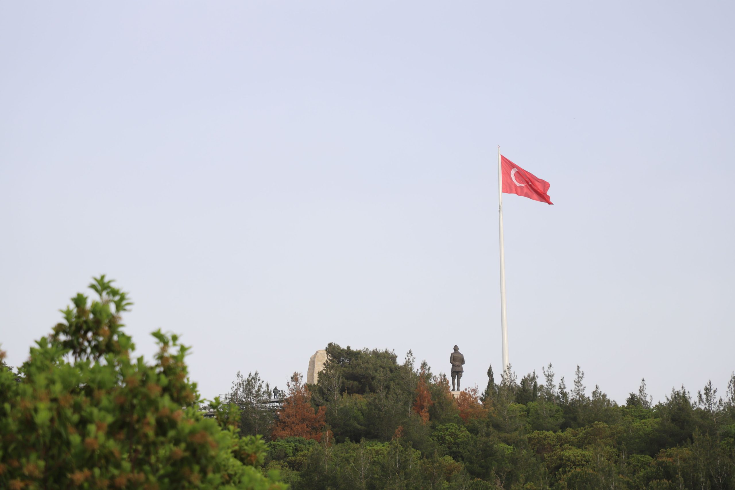 PRIŞTİNE ÜNİVERSİTESİ İLE YUNUS EMRE ÜNİVERSİTESİ İŞ BİRLİĞİNDE GERÇEKLEŞEN 'YERİNDE TARİH' PROJESİ BAŞARILI BİR ŞEKİLDE SONLANDI.