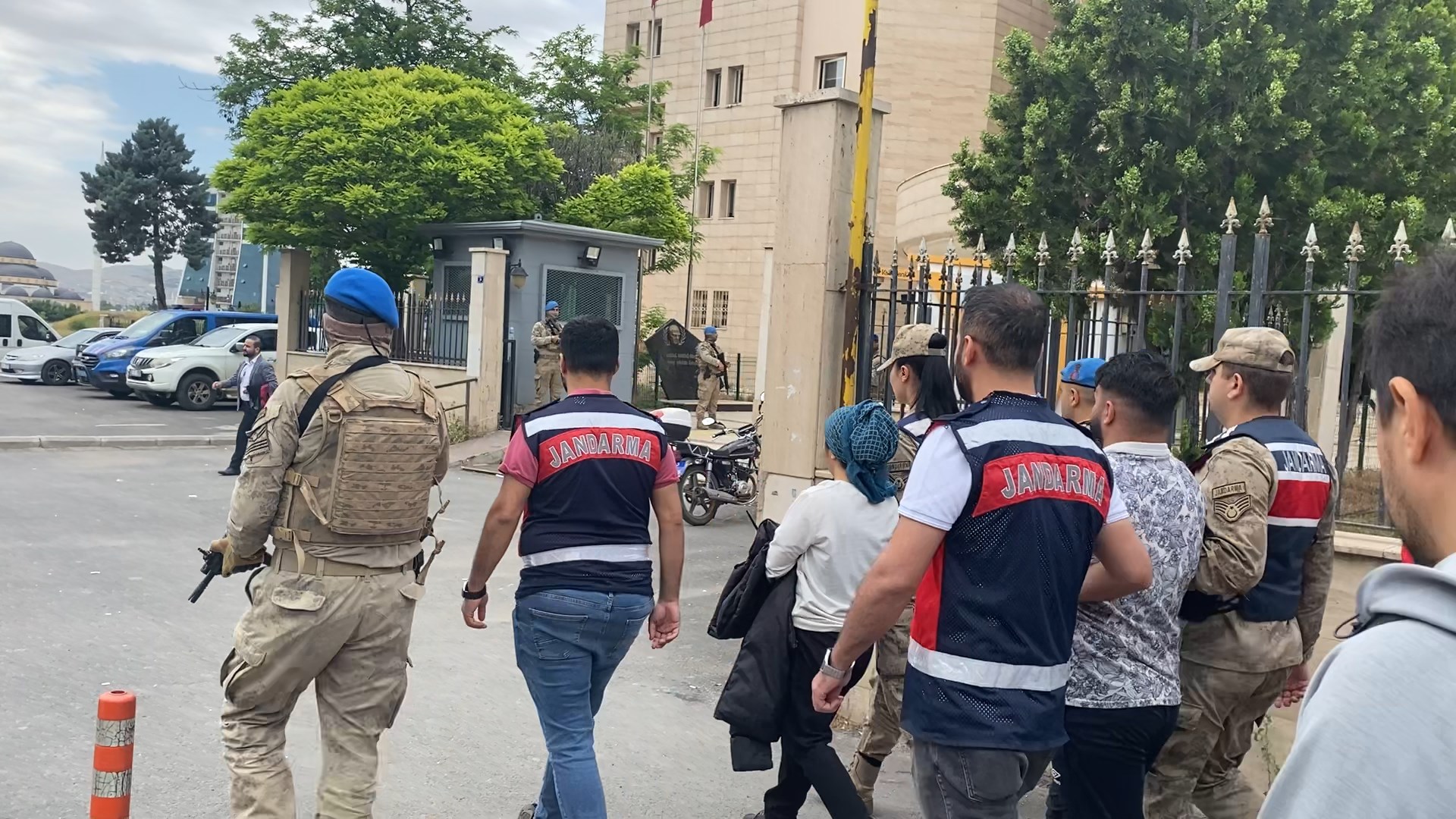 sanliurfa merkezli teror operasyonuna 3 tutuklama 663518742c6bf