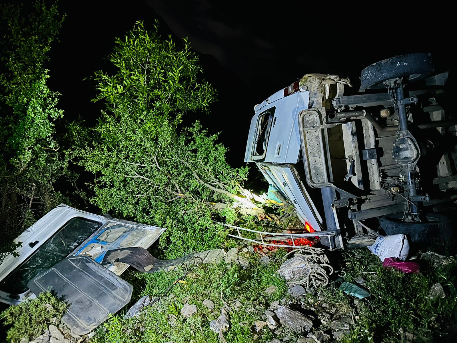 Şirvan İlçesinde Minibüs Kazası: 1'i Ağır 3 Yaralı Şirvan İlçesinde Minibüs Kazası: 1'i Ağır 3 Yaralı