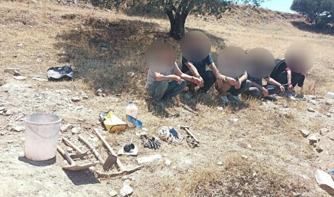 Kuyucak ilçesinde jandarma ekipleri, sit alanında define arama amacıyla kaçak