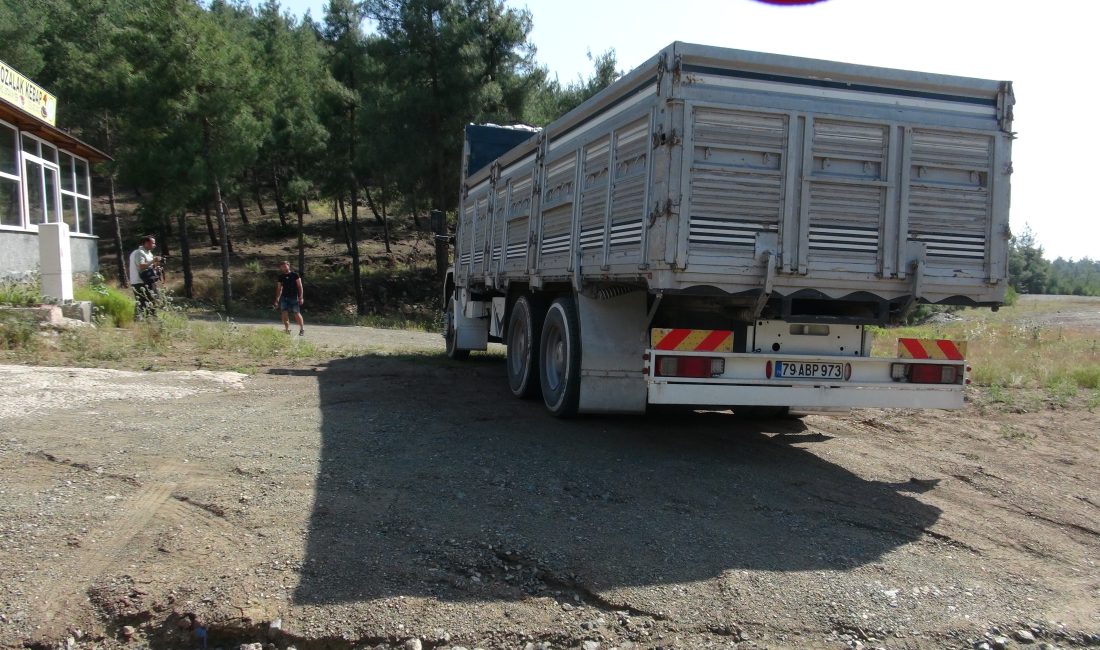 Kılıs’ta meydana gelen trafik kazasında, kamyonun freni boşaldığı iddia edilen