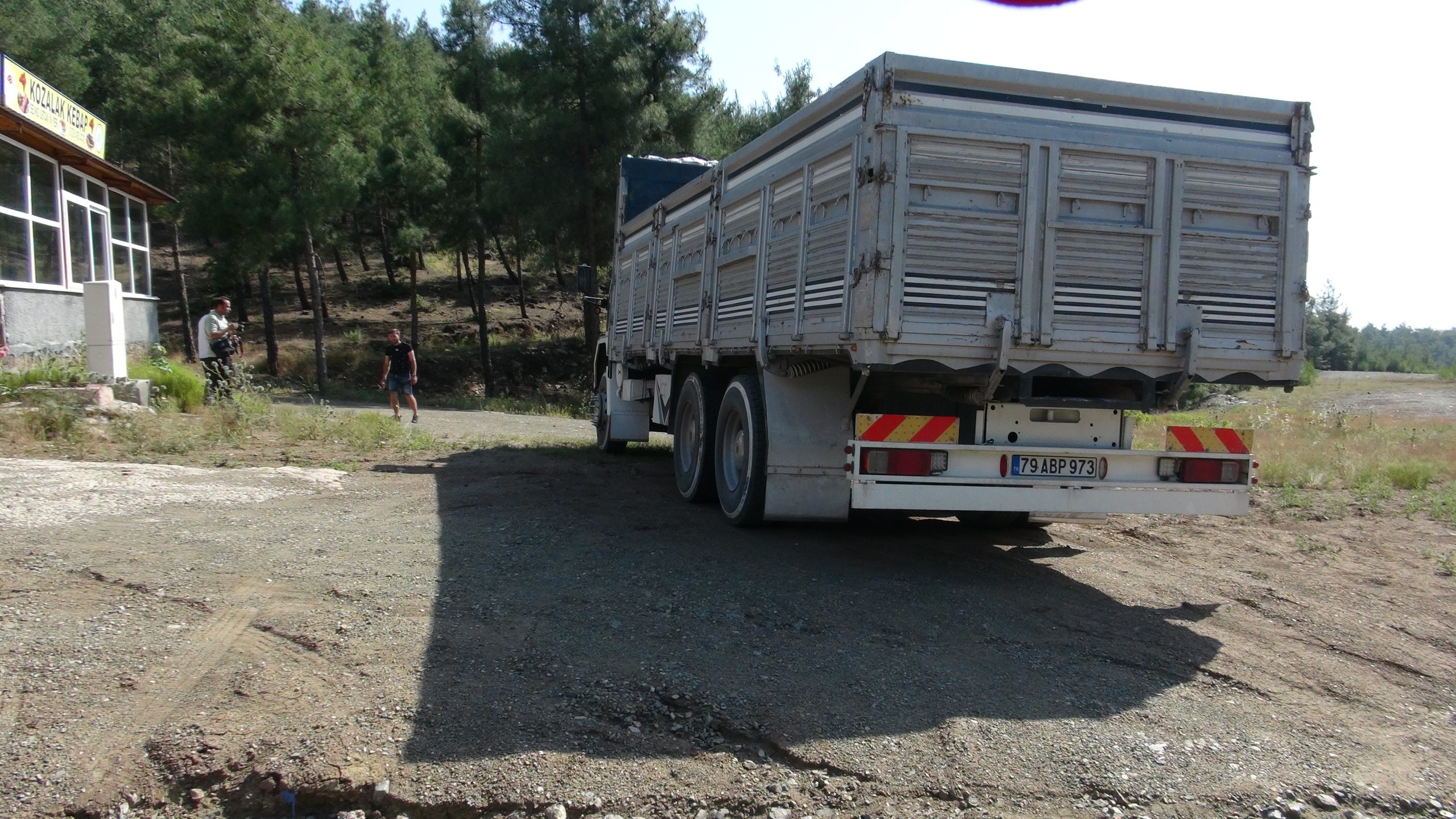 tamir etmeye calisirken hareket eden kamyonun altinda kalan 2 kisi oldu 6655eb314d524 scaled