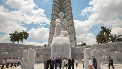 TBMM Başkanı Numan Kurtulmuş, Küba’da Jose Marti’nin Anıtını Ziyaret Etti.