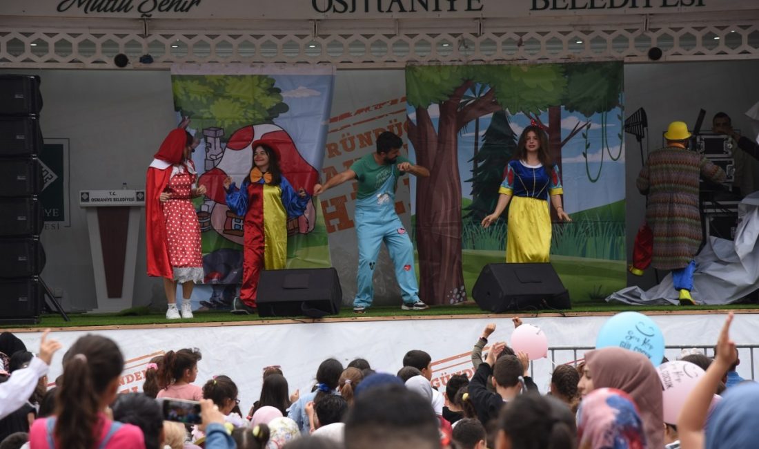 Osmaniye Belediyesi tarafından düzenlenen Lezzet Festivali’ne katılan çocuklar “Pamuk Prenses