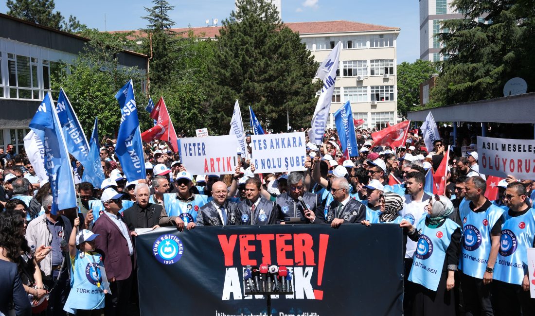 Ankara’da Türk Eğitim-Sen üyeleri,