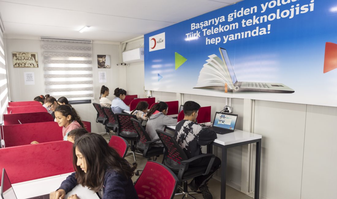 Türk Telekom ve Kızılay iş birliğiyle, deprem bölgesindeki öğrencilere eğitim