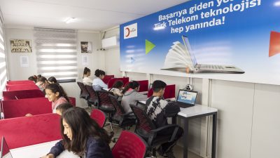 Türk Telekom ve Kızılay iş birliğiyle, deprem bölgesindeki öğrencilere eğitim