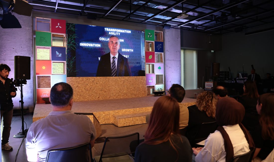 TÜSİAD’ın düzenlediği ‘Seninle İyi Gelecek’ etkinliği, gençleri cesaretlendirerek yeni fikirler