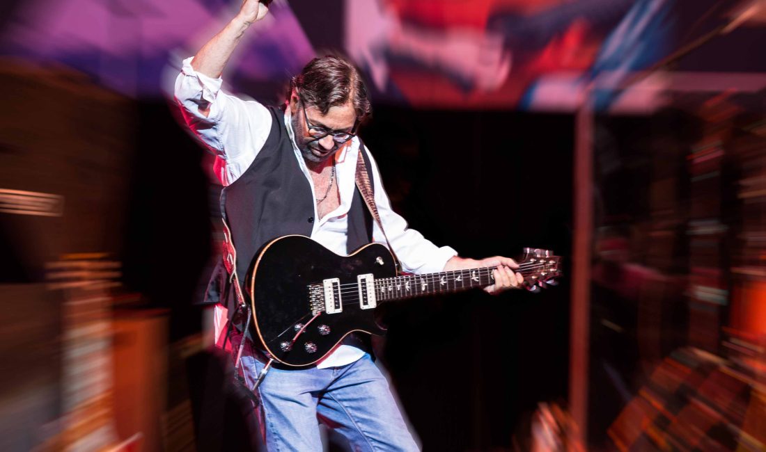 Ünlü gitar virtüözü Al Di Meola, İstanbul’da hayranlarıyla buluşmaya hazırlanıyor.
