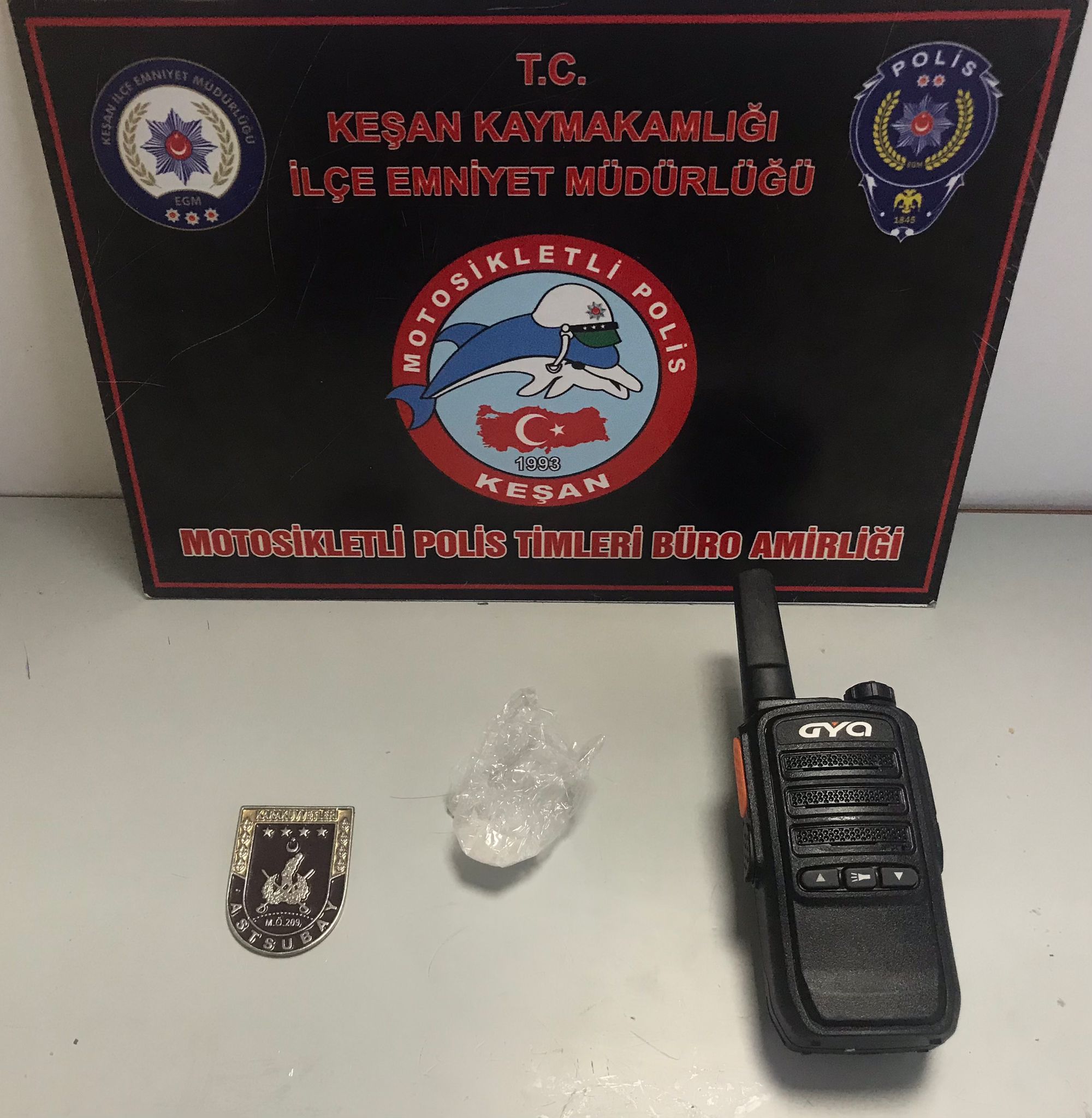 uzerinde askeri personel rozeti ve telsiz bulunan taksiciye gozalti 66460162bf28d