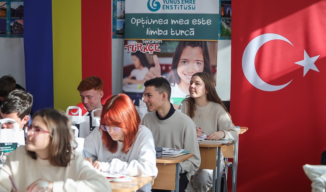 Yunus Emre Enstitüsü Başkanı Prof. Dr. Şeref Ateş, Bükreş’teki devlet