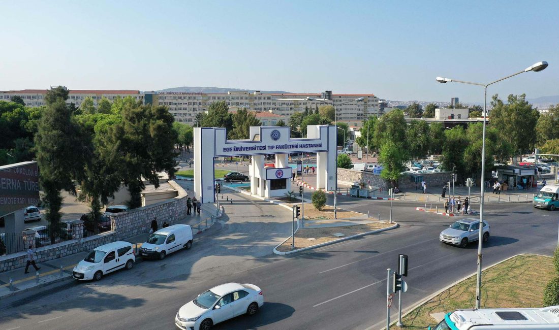 İzmir’de Ege Üniversitesi Hastanesi’nde yoğun bakımda tedavi gören kanser hastası