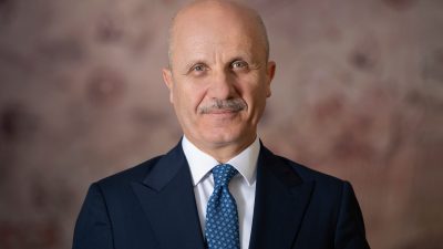 YÖK Başkanı Erol Özvar, Fransa’ya gittiği konferansta alınmayan Glasgow Üniversitesi