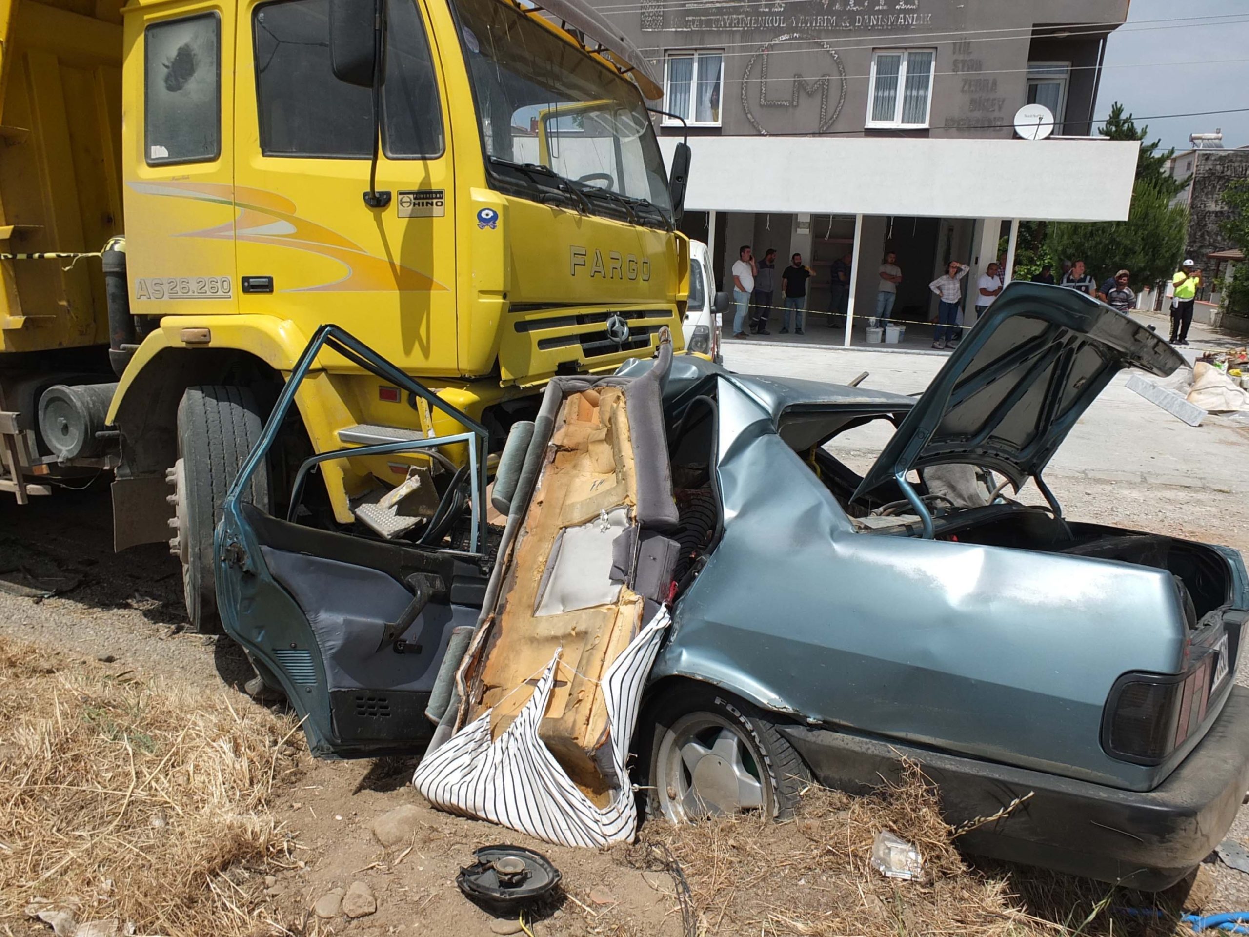 Trafik Kazasında Üzücü Ölüm: Yaralılardan Birinin Hayatını Kaybettiği Kaza Anlatıldı Trafik Kazasında Üzücü Ölüm: Yaralılardan Birinin Hayatını Kaybettiği Kaza Anlatıldı