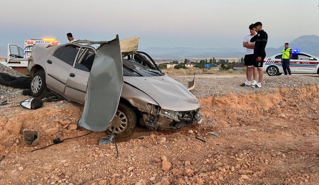 Kahramanmaraş’ın Afşin ilçesinde, Erçene yol kavşağında meydana gelen trafik kazasında,