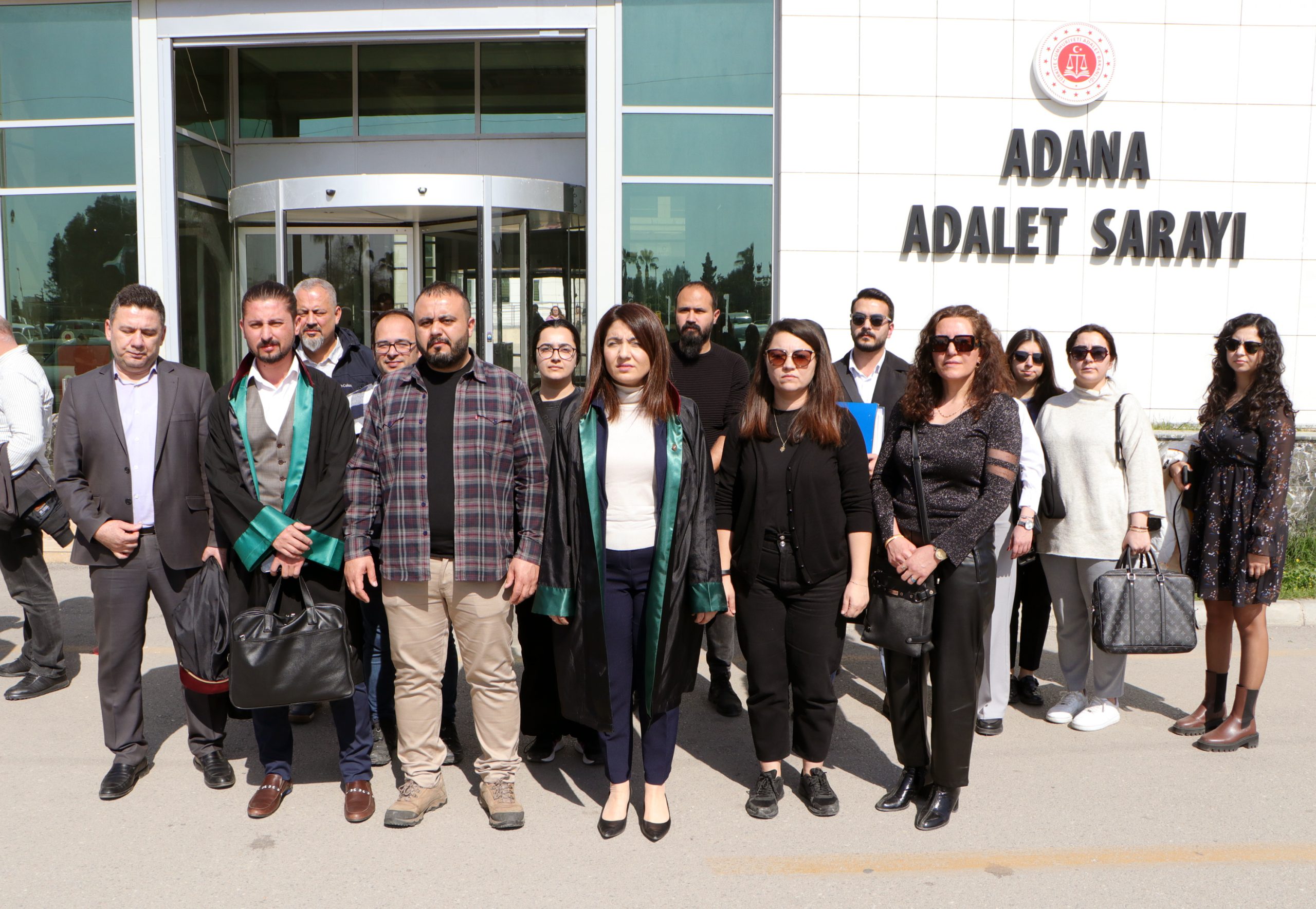 İhsan Bayram Apartmanı Davasında Tutuklu Sanıklar Birbirlerini Suçladı, Mahkeme Heyeti Belediye Görevlileri Hakkında Suç Duyurusunda Bulundu.