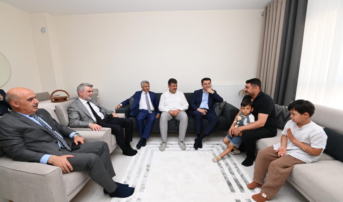 Kahramanmaraş Büyükşehir Belediye Başkanı Fırat Görgel, AFAD Başkanı Okay Memiş’in