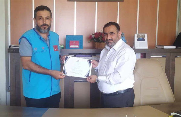 SUMBAS MÜFTÜSÜ AKYÜZ KURBAN VEKALETİNİ TDV”ye VEREREK BAĞIŞ ÇAĞRISINDA BULUNDU Sumbas İlçe Müftüsü ve Türkiye Diyanet Vakfı Sumbas Şubesi Başkanı