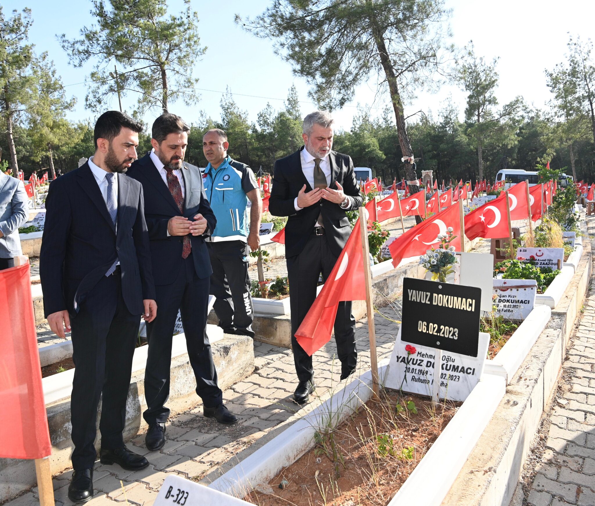 Mezarlik Ziyareti 1 2048x1742 1