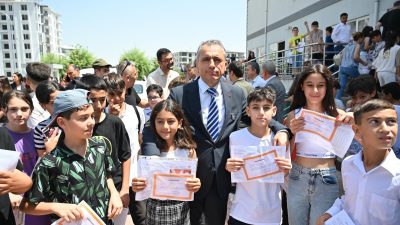 İBRAHİM ÇENET, ÖĞRENCİLERE KARNE HEDİYESİ OLARAK KİTAP, KURBAN BAYRAMI HEDİYESİ