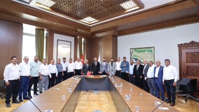 Onikişubat Belediye Başkanı Hanifi Toptaş, ilçenin 141 mahalle muhtarıyla bir