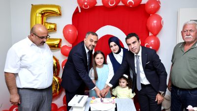 Kahramanmaraş’ın Onikişubat Belediye Başkanı Hanifi Toptaş, şehit Ahmet Yılmaz’ın kızı