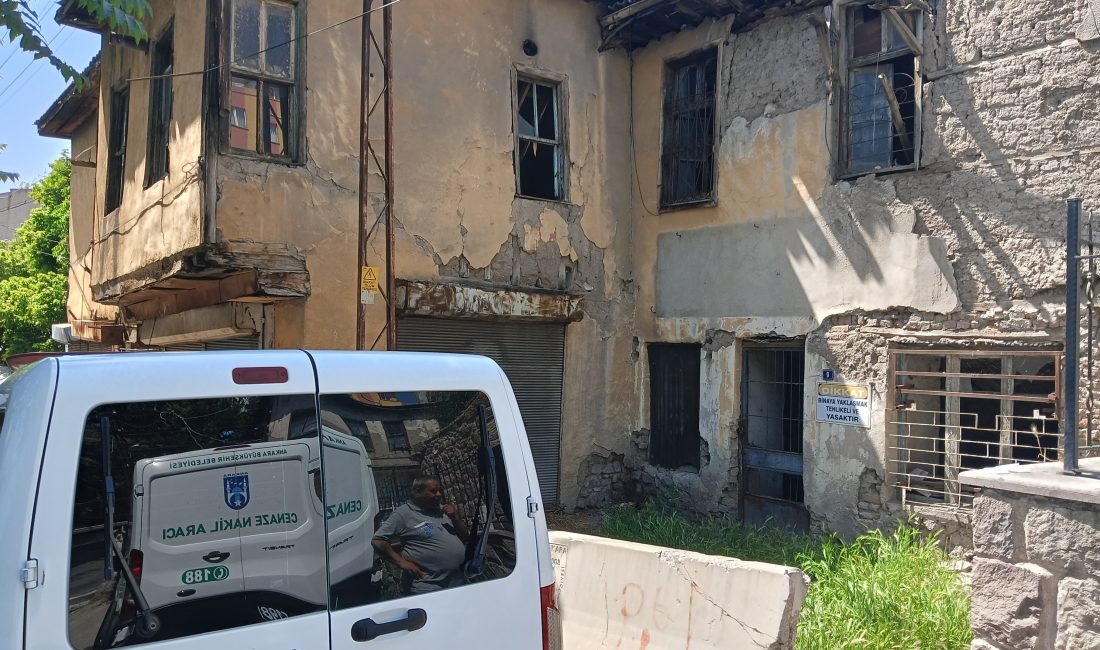 Ankara Altındağ ilçesinde Hacı Bayram Mahallesi’nde bulunan bir metruk binada