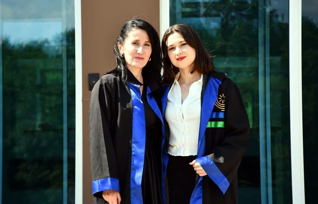 Bir anne ve kızının aynı üniversiteden mezun olma mutluluğu BOLU
