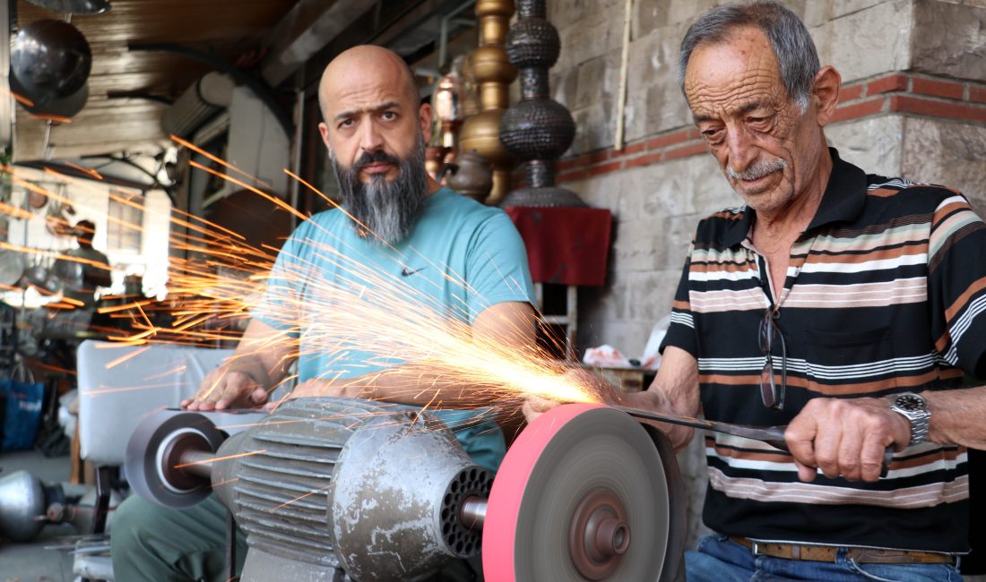 Sobacılar Çarşısı’nda Kurban Bayramı hazırlıkları Antalya’nın kent merkezinde bulunan Sobacılar