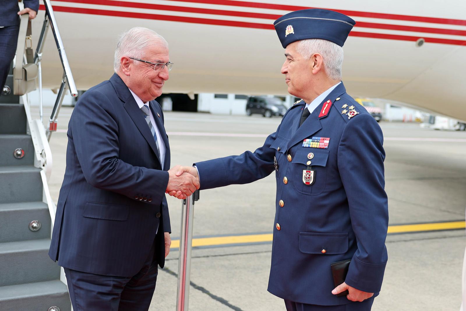 bakan guler nato savunma bakanlari toplantisi icin brukselde 6669cb77aa27d