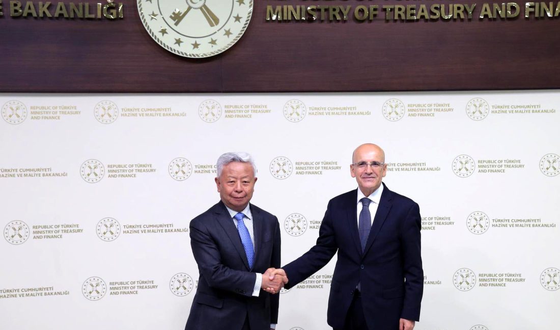 Hazine ve Maliye Bakanı Mehmet Şimşek, Asya Altyapı Yatırım Bankası