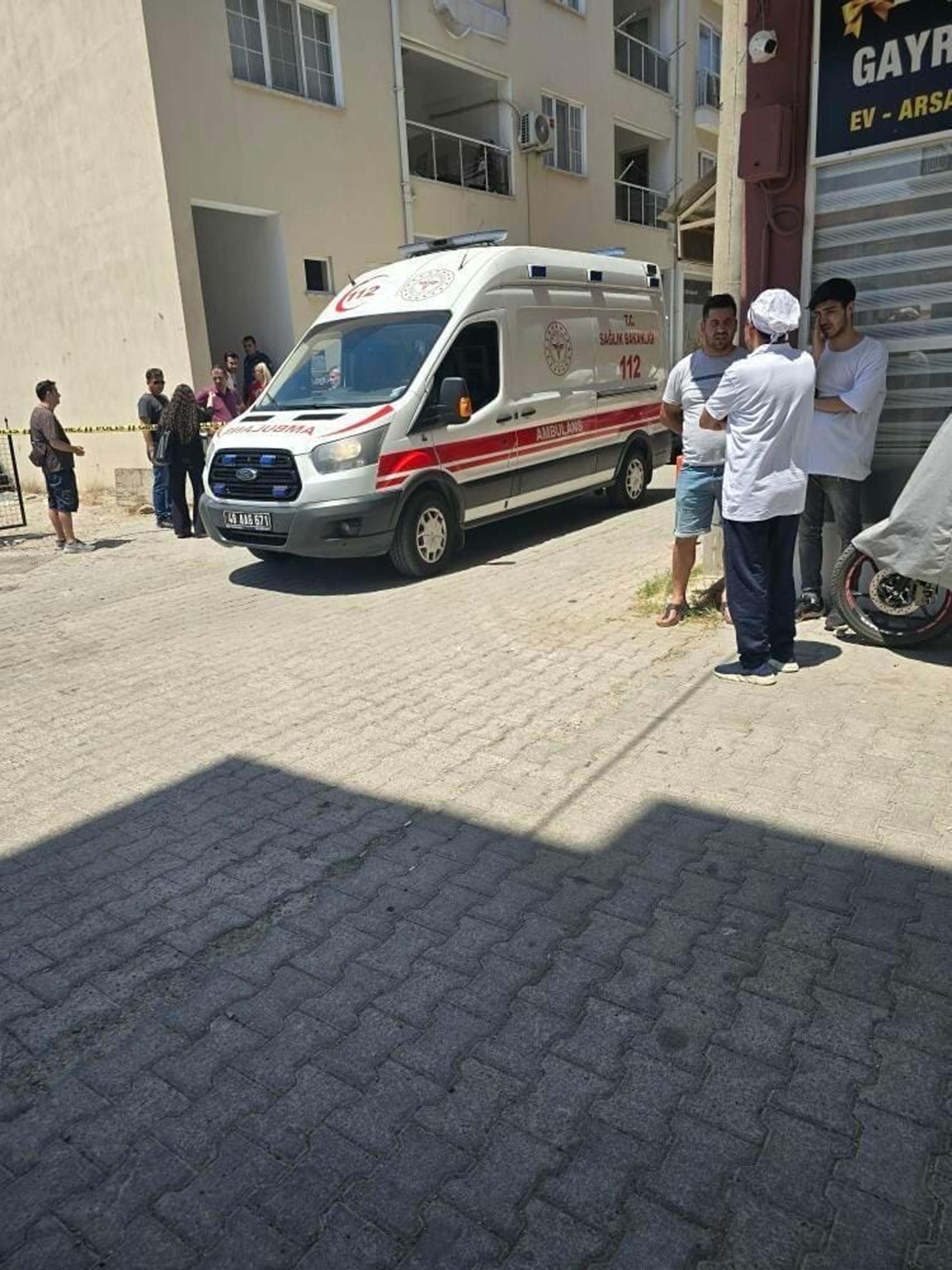 AVUKAT HÜSEYİN B., MERDİVEN BOŞLUĞUNDA VURULMUŞ HALDE BULUNDU