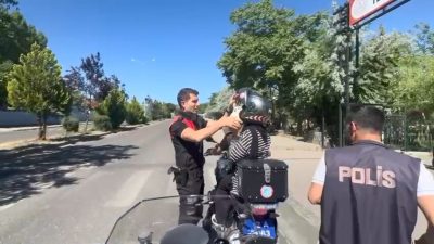 Bingöl’de Liselere Geçiş Sistemi (LGS) sınavına girecek bir öğrenci, evde