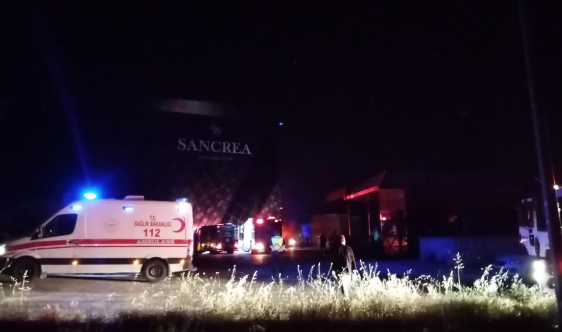 Bursa’nın İnegöl ilçesinde bulunan bir sandalye fabrikasında çıkan yangın, 4