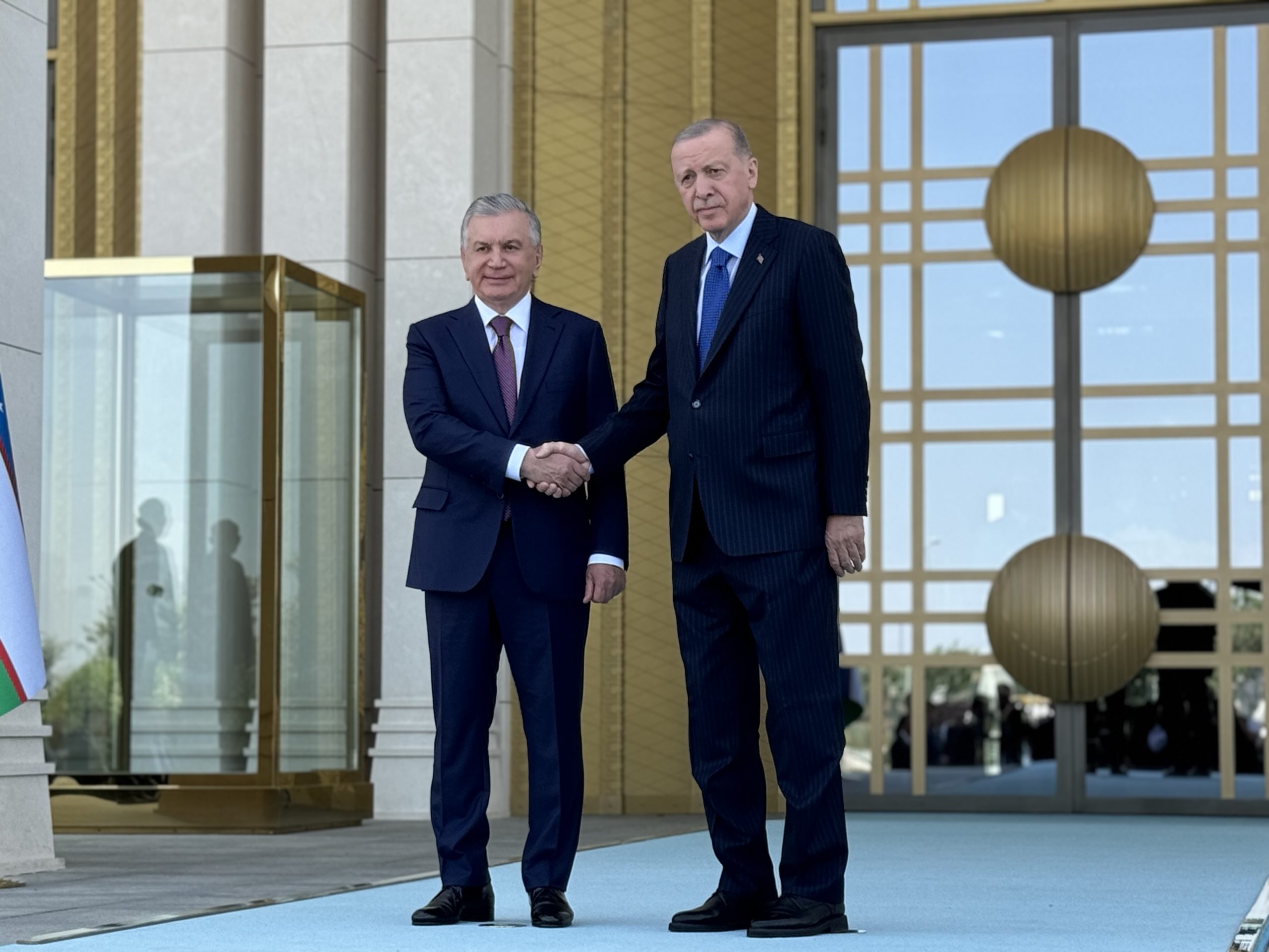 Cumhurbaşkanı Erdoğan, Özbekistan Cumhurbaşkanı'nı Cumhurbaşkanlığı Külliyesi'nde karşıladı.