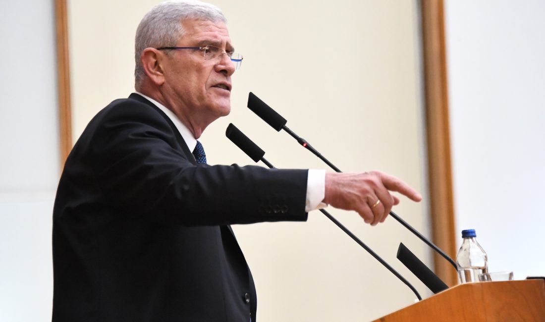 İYİ Parti Genel Başkanı Dervişoğlu, Parti İçindeki Transferlerin Ardından Açıklamalarda Bulundu. İYİ Parti Genel Başkanı Müsavat Dervişoğlu, partisinin grup toplantısında yaptığı