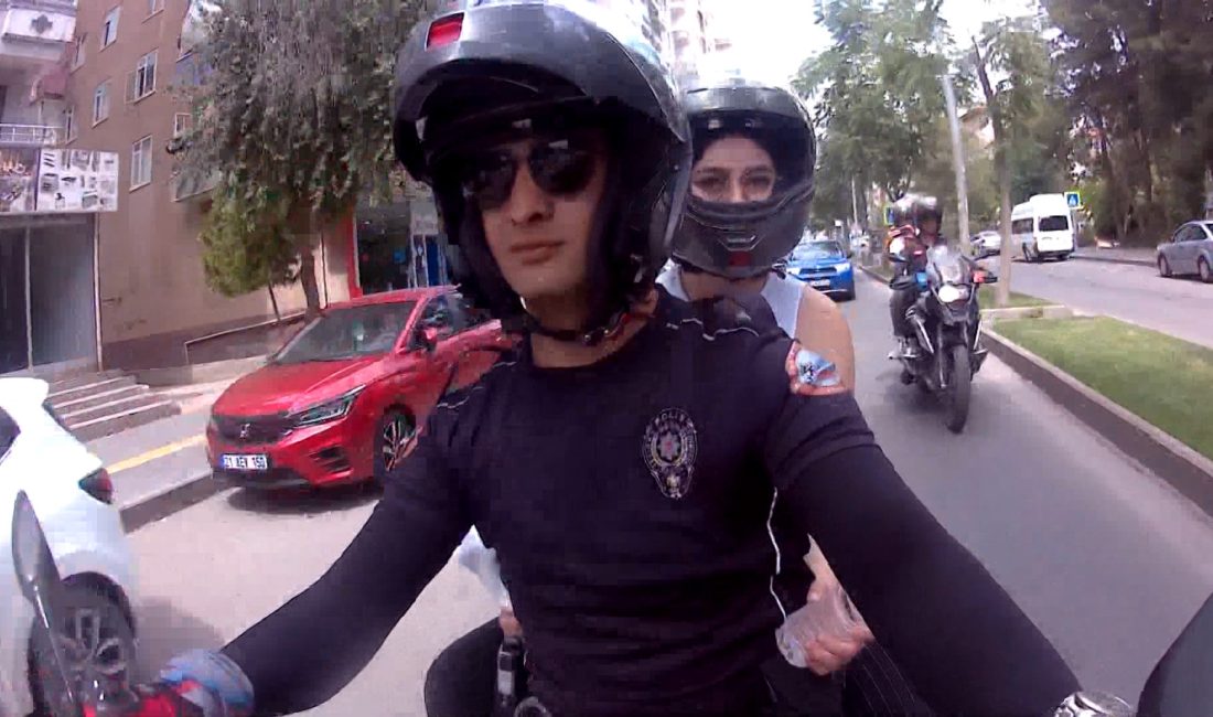 Diyarbakır’da Yükseköğretim Kurumları Sınavı (YKS) ilk oturumu, 122 okulda gerçekleşti.