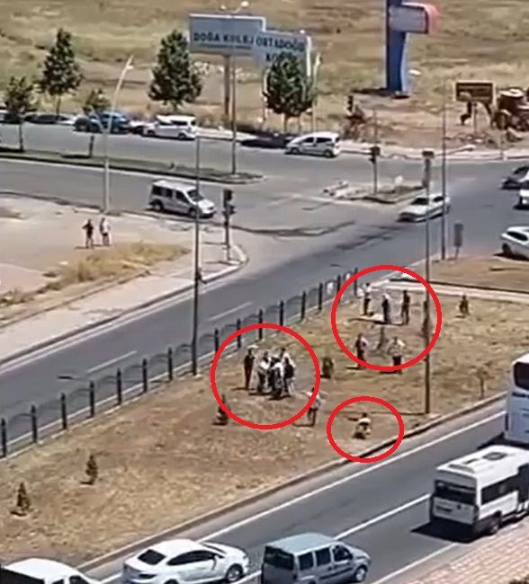 Diyarbakır’da ‘yol verme’ sebebiyle çıkan kavgada 7 kişi yaralandı. Olay,