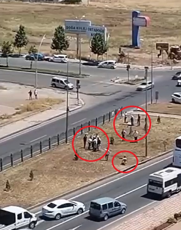 Diyarbakır'da yol verme meselesinden çıkan kavgada 7 kişi yaralandı.