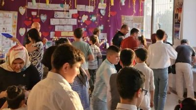 Haruniye Ortaokulunda göreve başlayan okul müdürü Ümit Onat öğrencilerin akademik