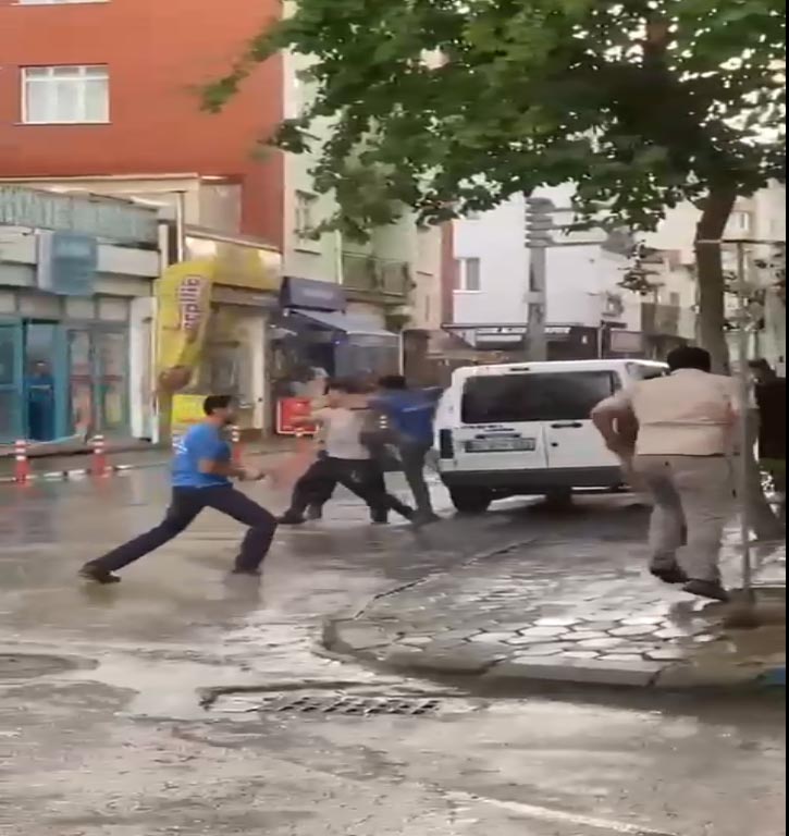 eskisehirde 2 grubun birbirine girdigi kavga kamerada 666598f1d1c92