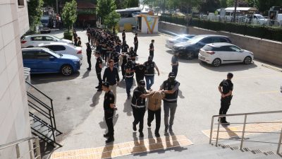 Kahramanmaraş Emniyet Müdürlüğü, kent genelinde yürüttüğü uyuşturucu operasyonları kapsamında 53