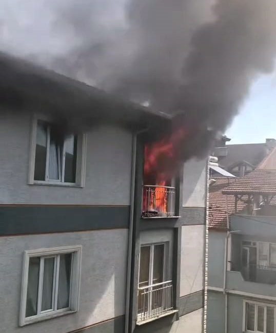 İnegöl’de 3 Katlı Bir Binada Yangın Çıktı! Bursa’nın İnegöl ilçesinde