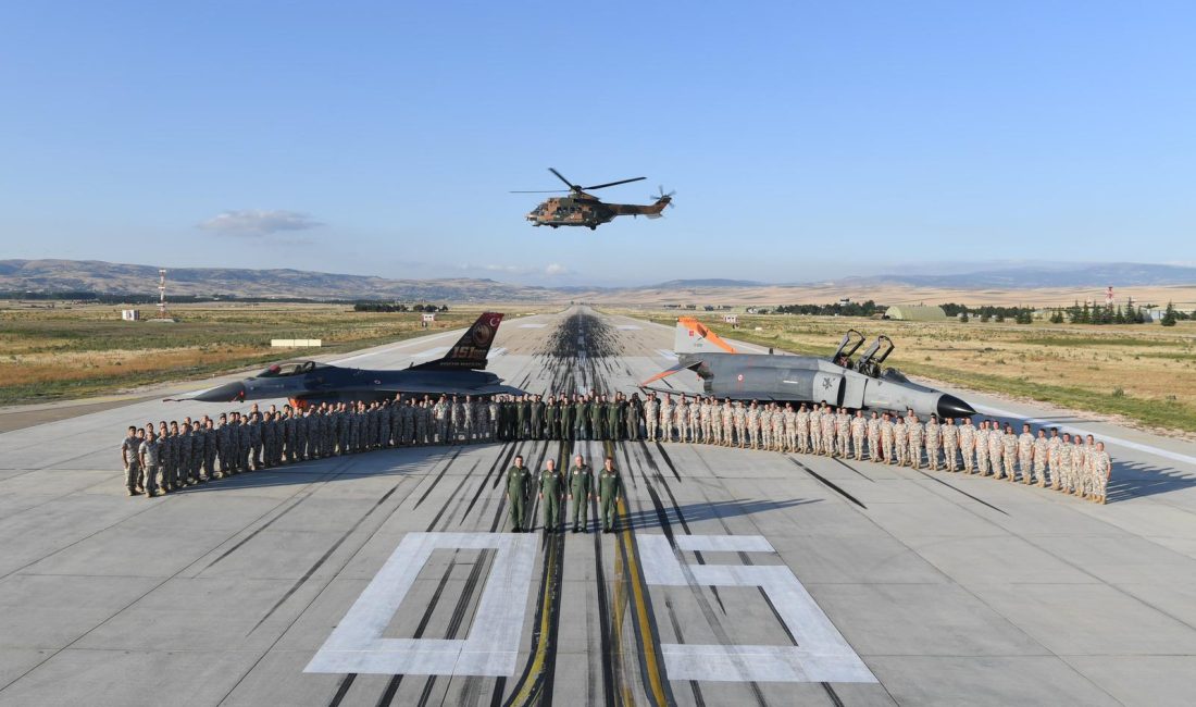 Genelkurmay Başkanı Orgeneral Metin Gürak, Eskişehir’de Hava Kuvvetleri Komutanı Orgeneral
