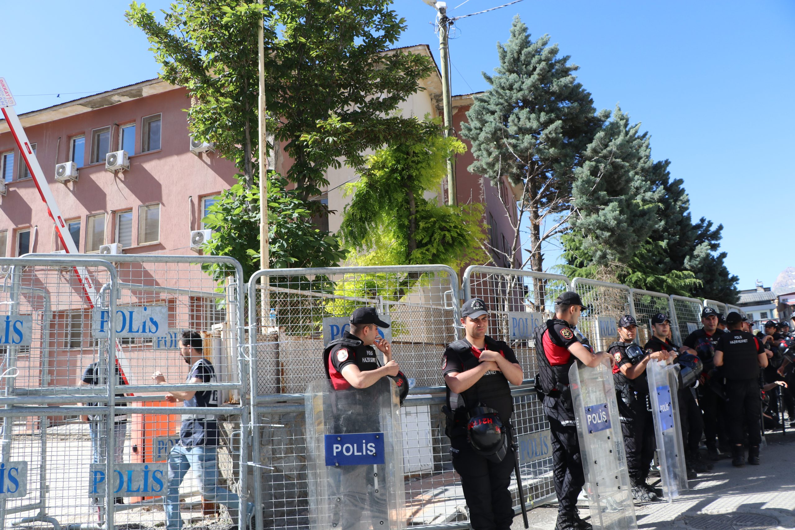 "Hakkari Belediye Başkanı Mehmet Sıddık Akış'ın Duruşması Başladı"