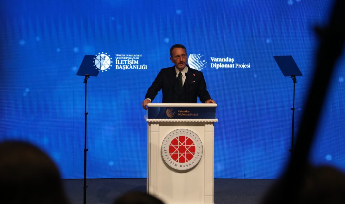 İletişim Başkanı Fahrettin Altun, İletişim Başkanlığı’nda gerçekleştirilen ‘Vatandaş Diplomat Projesi’