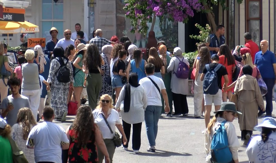 Büyükada’da Bayram Tatili Son Gününde de Yoğun Ziyaretçi Akını Devam