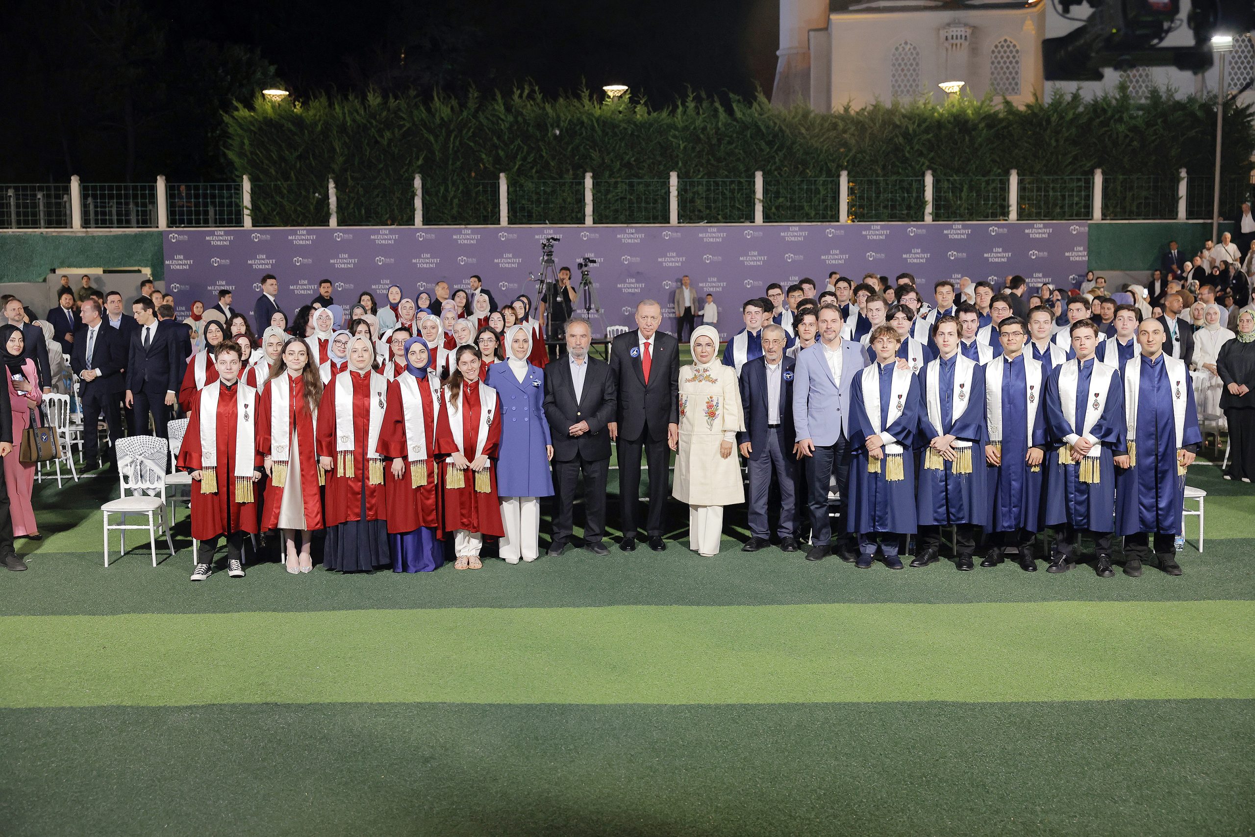 CUMHURBAŞKANI ERDOĞAN, NUN OKULLARI MEZUNİYET TÖRENİNE KATILDI.