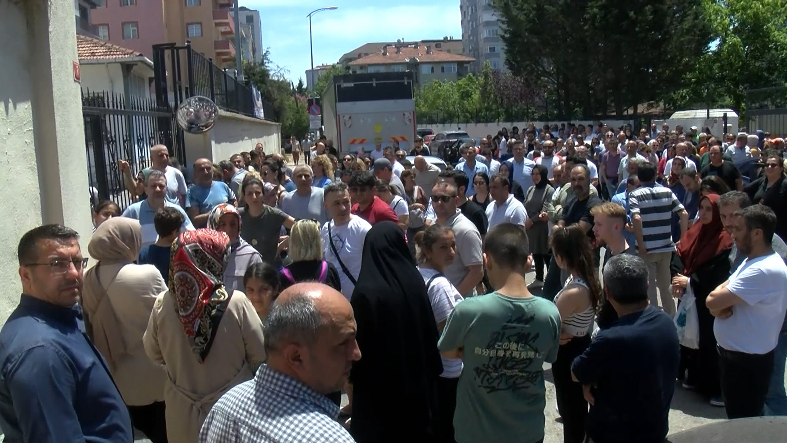 istanbul lgsden cikan cocuklarini alkislarla karsiladilar 665c5e5844c27 scaled