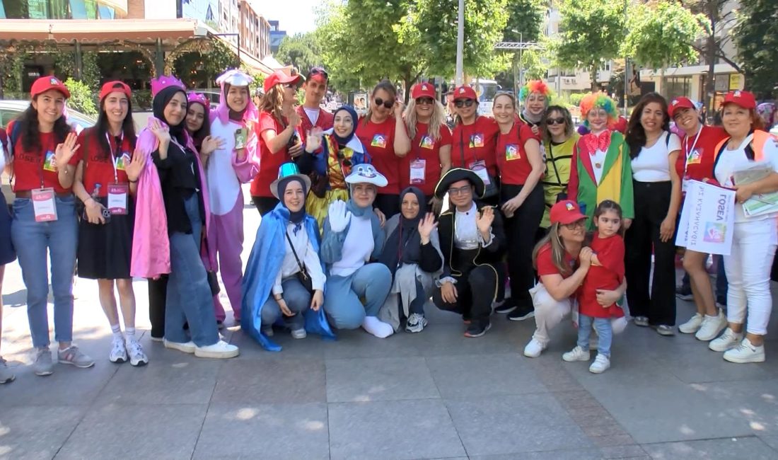 Lösemi hastalığının tedavi edilebilir olduğu mesajını vurgulamak amacıyla Kadıköy’de Lösemili